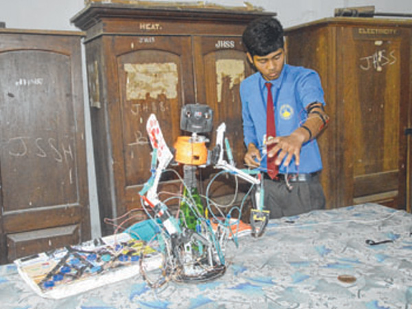 student makes robot