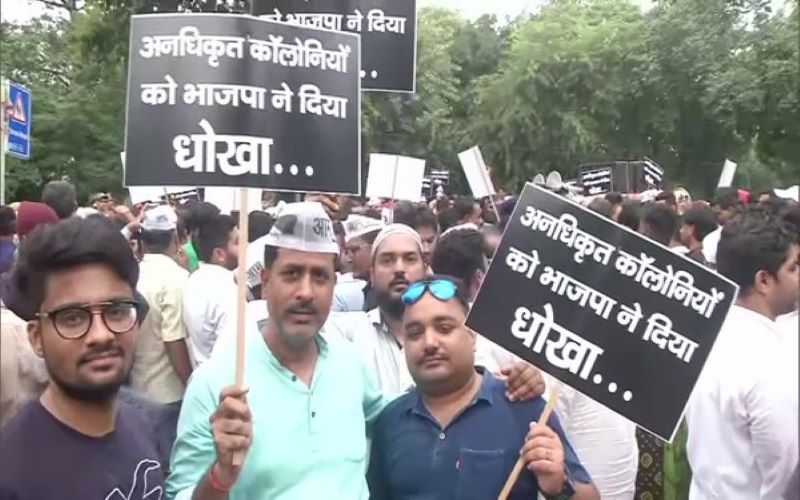 Delhi: AAP party workers protest outside BJP headquarters