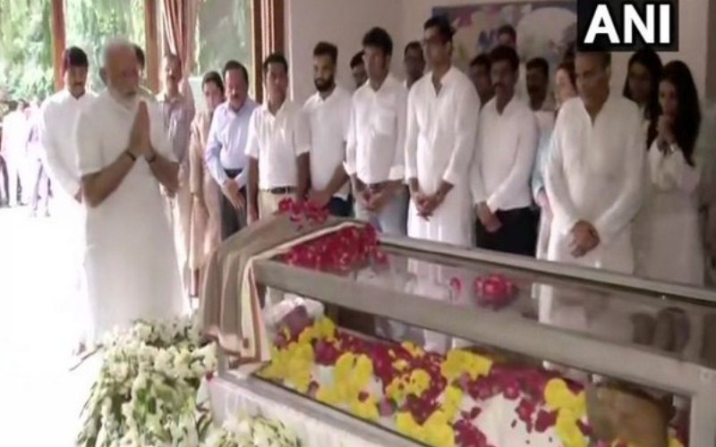 PM Modi visits Jethmalani's residence to pay his last respect