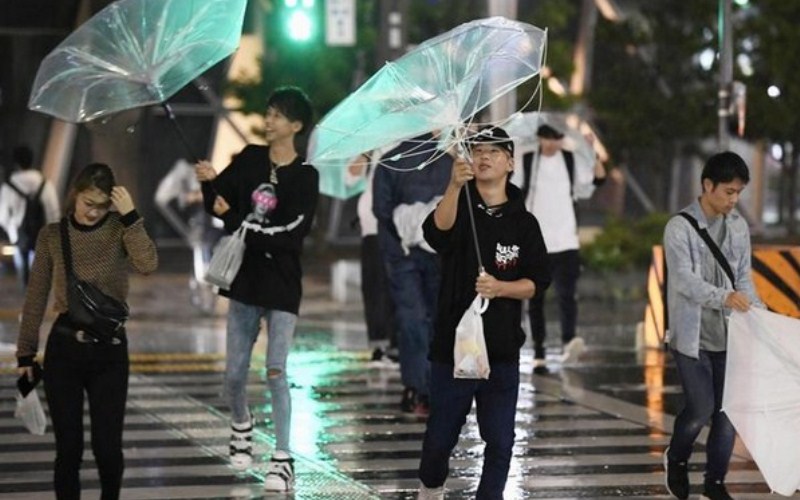 Typhoon Faxai makes landfall in Tokyo, travel chaos expected