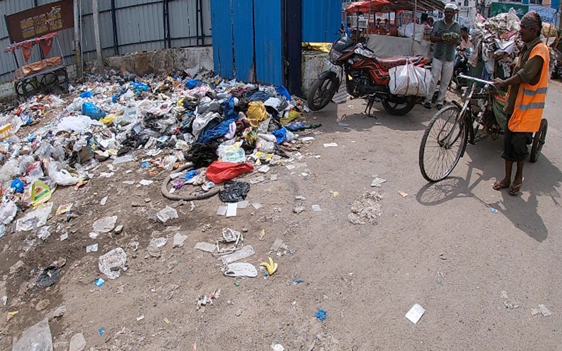 Old Charminar bus stand stinks; turned into a garbage dump