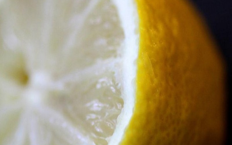Smelling lemons makes you feel thinner: Study