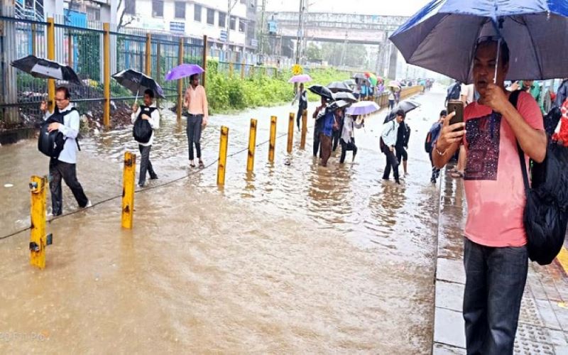 IMD issues heavy rainfall alert for Maharashtra, AP