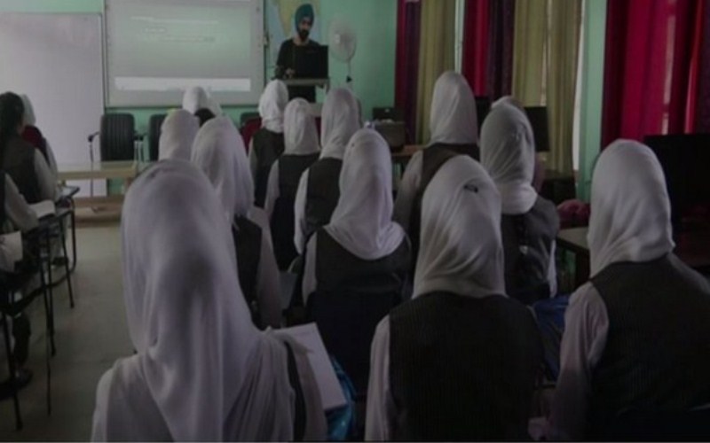 J-K: Govt school in Poonch adopts smart learning classes