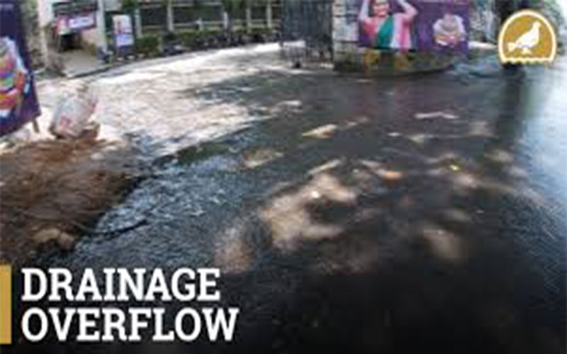 Hyderabad: JNTU students fume over drainage overflow
