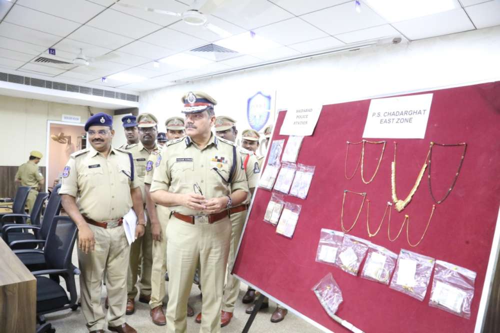 Hyderabad: 4 burglars arrested, Rs 7L booty seized