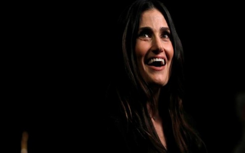 Idina Menzel being eyed to play Cinderella's stepmother