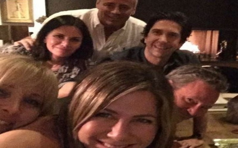 'Friends' reunite as Jennifer Aniston joins Instgram