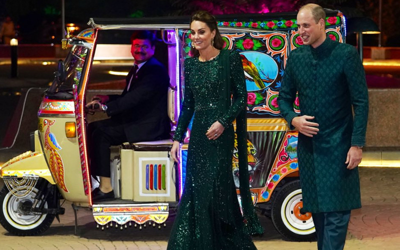 Kate Middleton, Prince William hitch a Ride in a Rickshaw