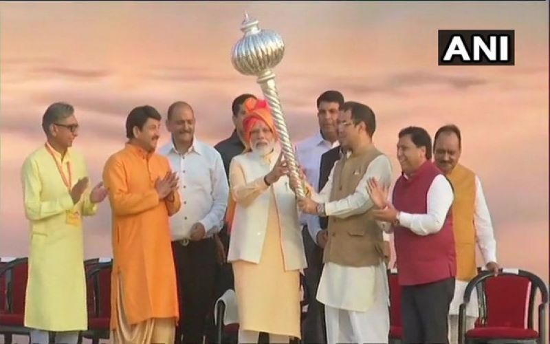 Delhi: PM Modi attends Dussehra celebrations