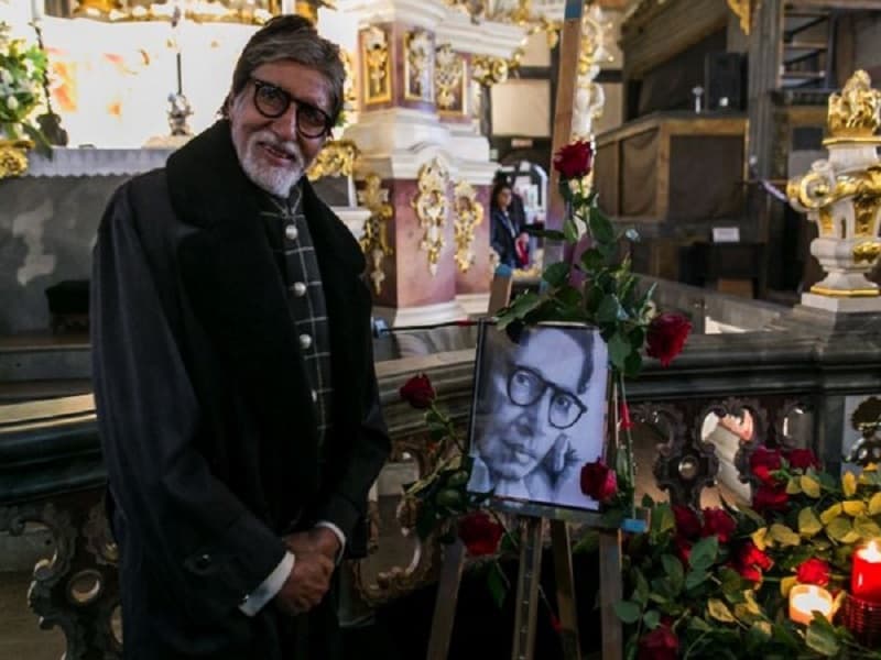 Amitabh Bachchan attends prayer held in honour of his father