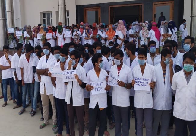 Siddipet medical college authorities and students at loggerheads