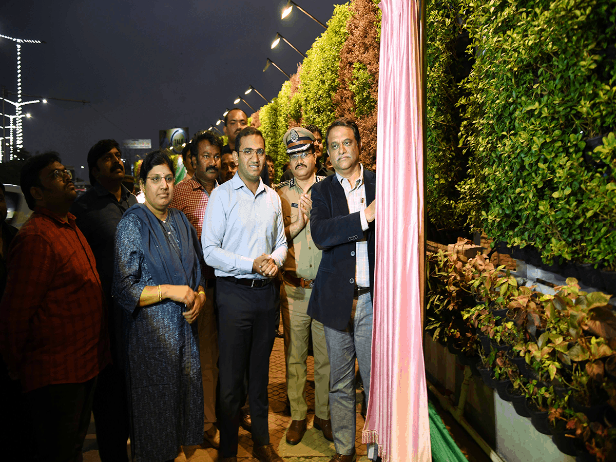 Khairatabad flyover Green walls greet commuters in city