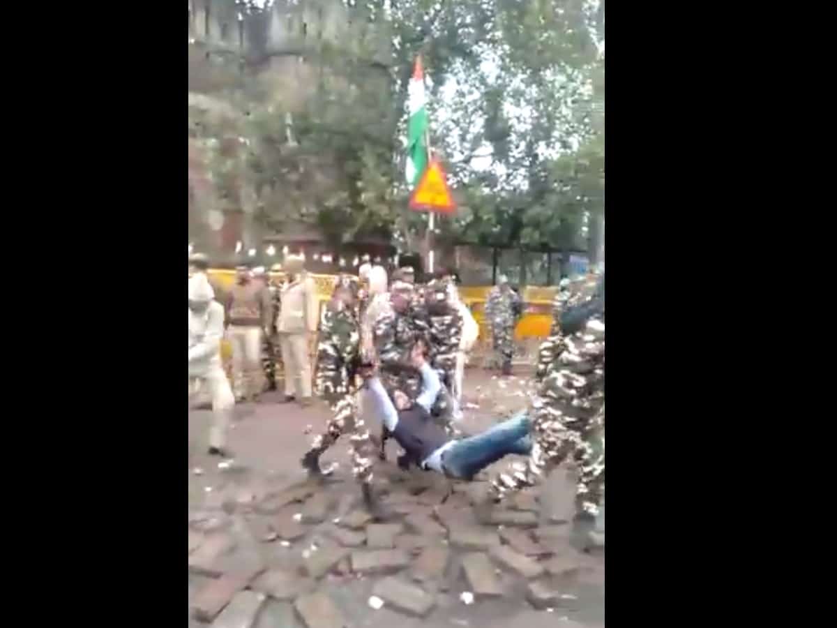 Delhi Police detain 30 students protesting against CAA from Turkaman Gate