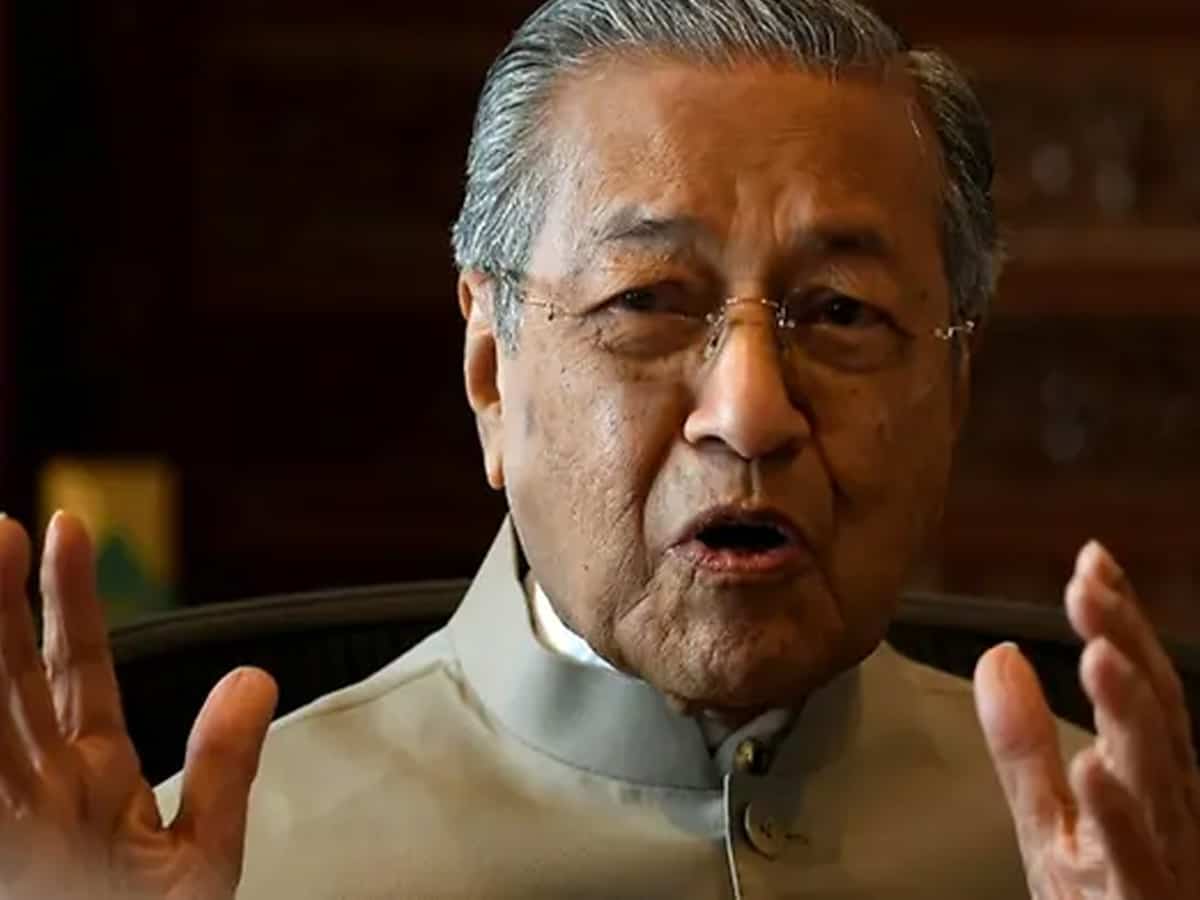 Malaysian PM dissolves Parliament, calls for early polls
