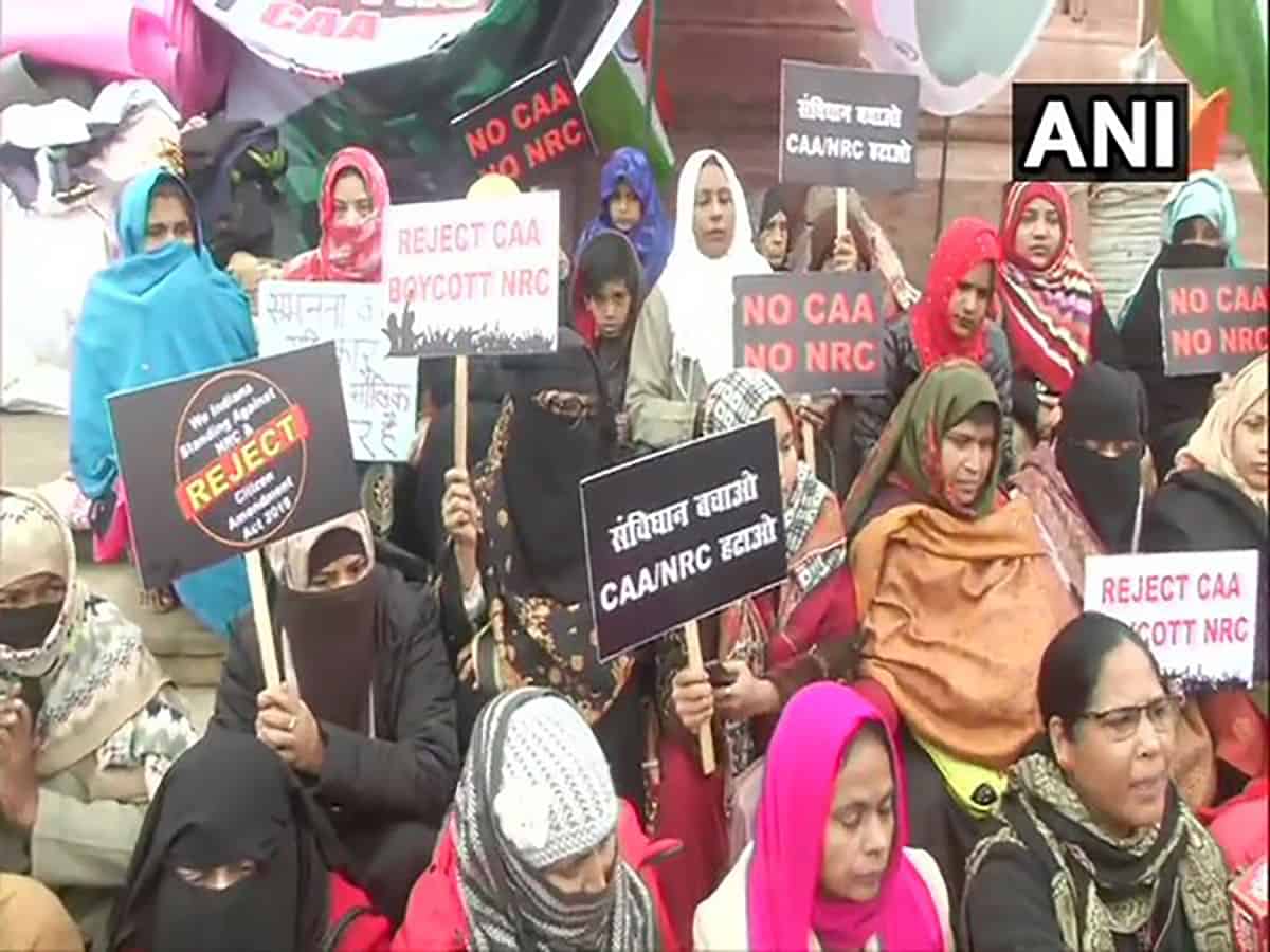 Women continue protest against CAA, NRC in Lucknow