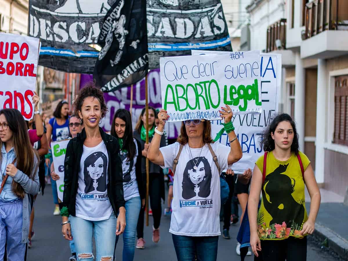Argentina women protest to legalise abortion