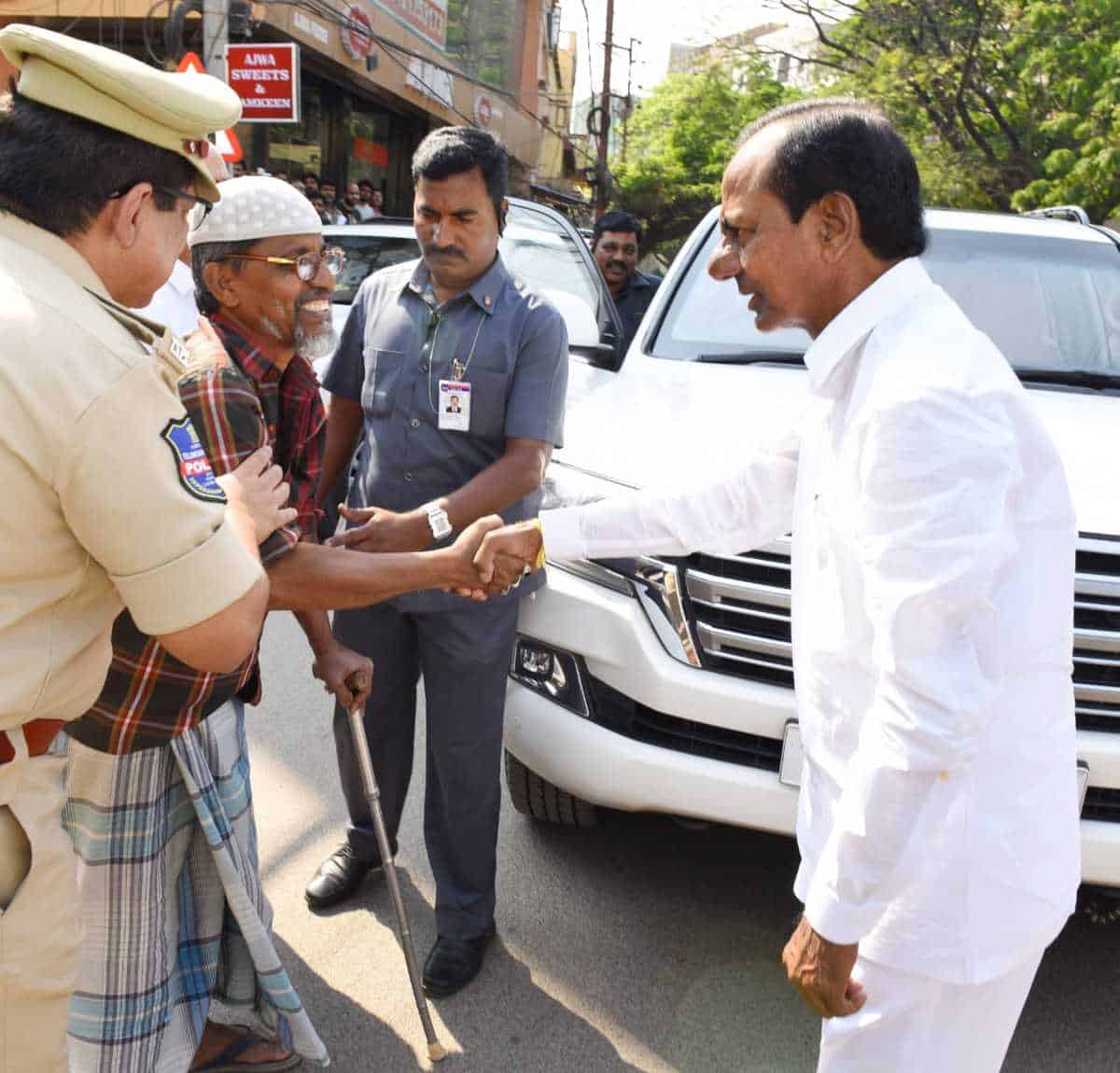 KCR exits chauffered official vehicle to rescue disabled man