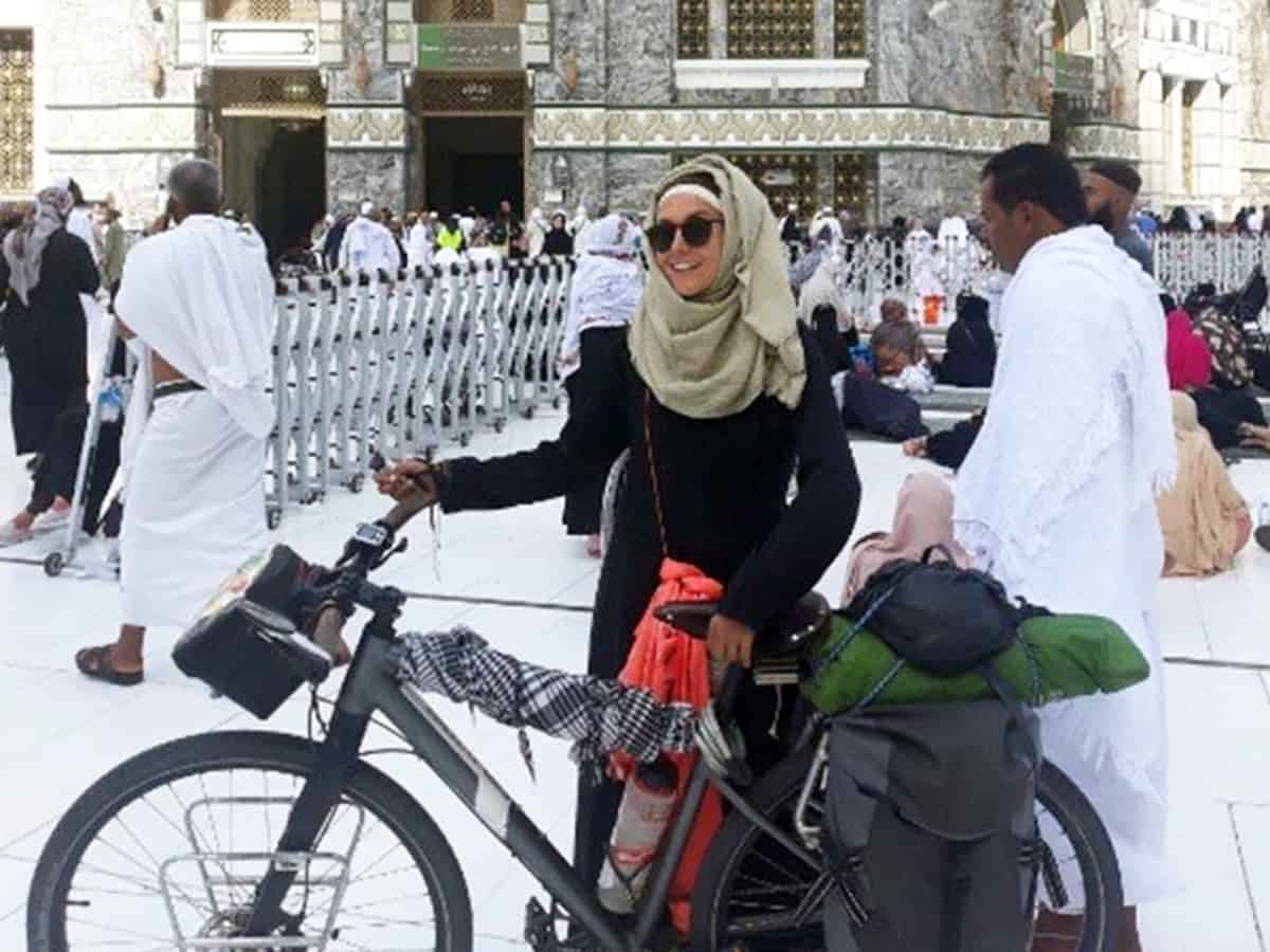 Sara Haba, cycles and reaches Makkah from Tunisia in 53 days