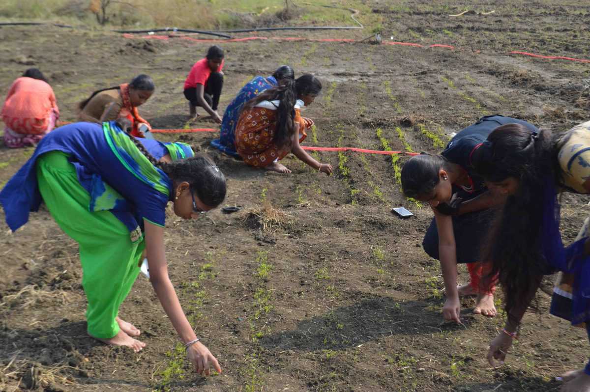 Mahesh Babu film "Maharishi" inspires students to farming