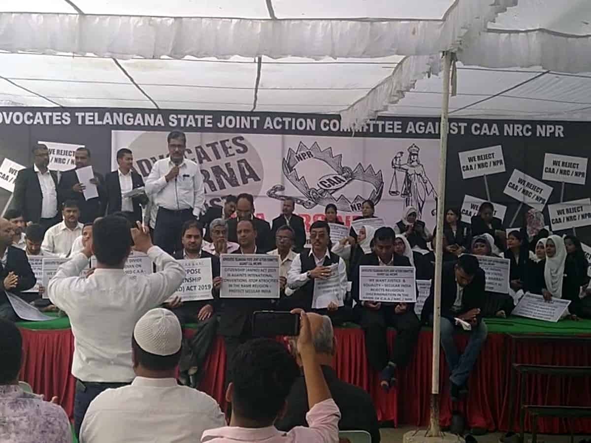 Telangana Advocates JAC stage Dharna at Indira Park