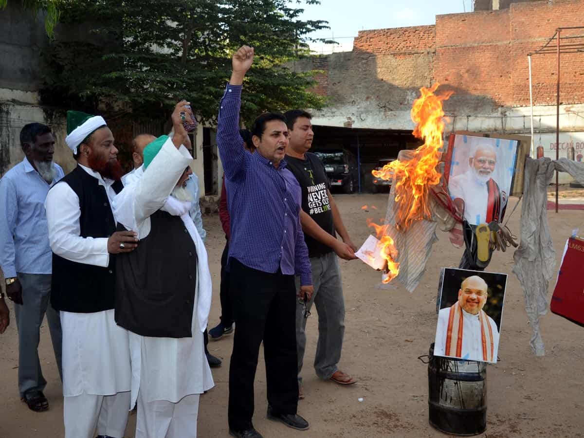 Effigies of Modi and Shah burnt in Old City