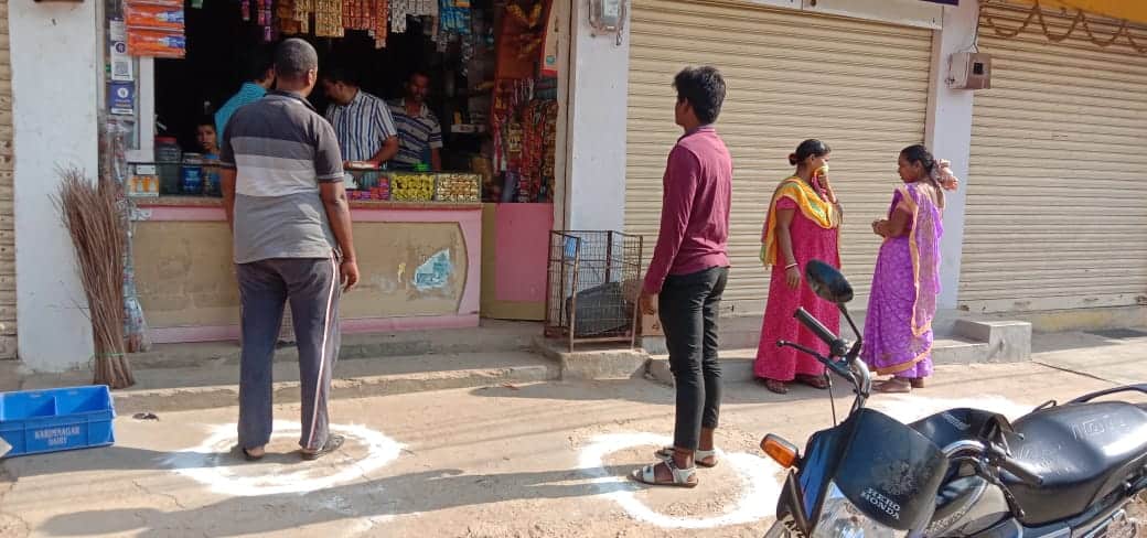 GHMC asks citizens to pick up groceries from safe distance