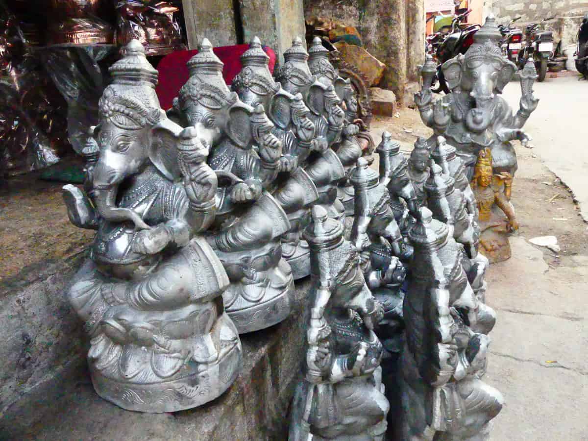 Muslims make metal statues, Hindus worship them