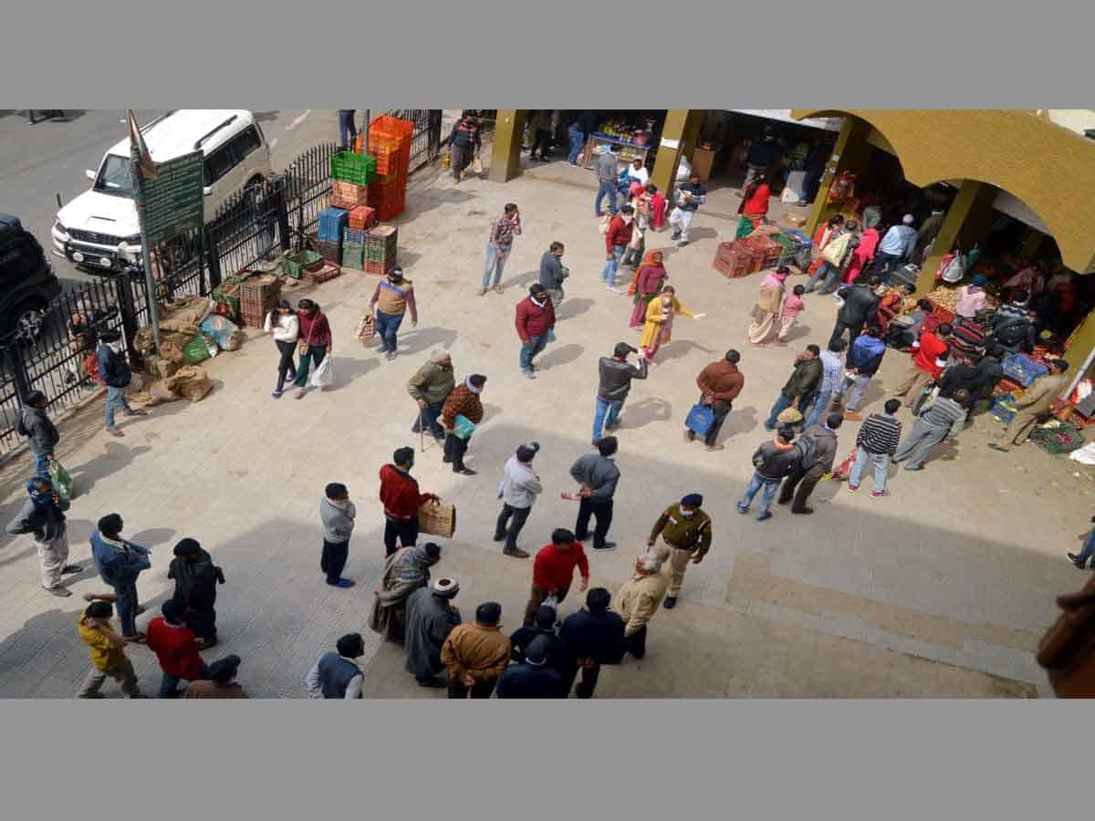 Shimla residents crowd at stores during curfew to buy essentials