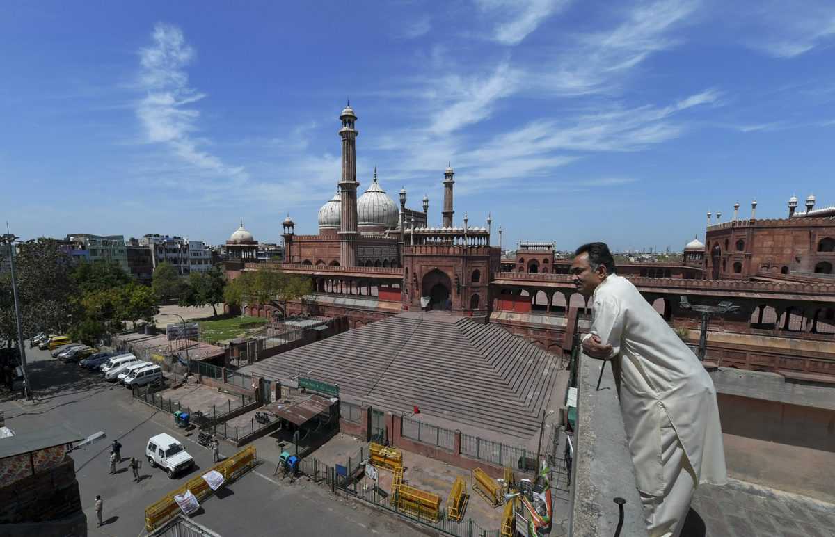 New Delhi: Jama Masjid is seen in the backdrop of a clear-blue sky during a government-imposed nationwide lockdown in the wake of coronavirus outbreak, in New Delhi, Friday, April 3, 2020. (PTI Photo/Shahbaz Khan)