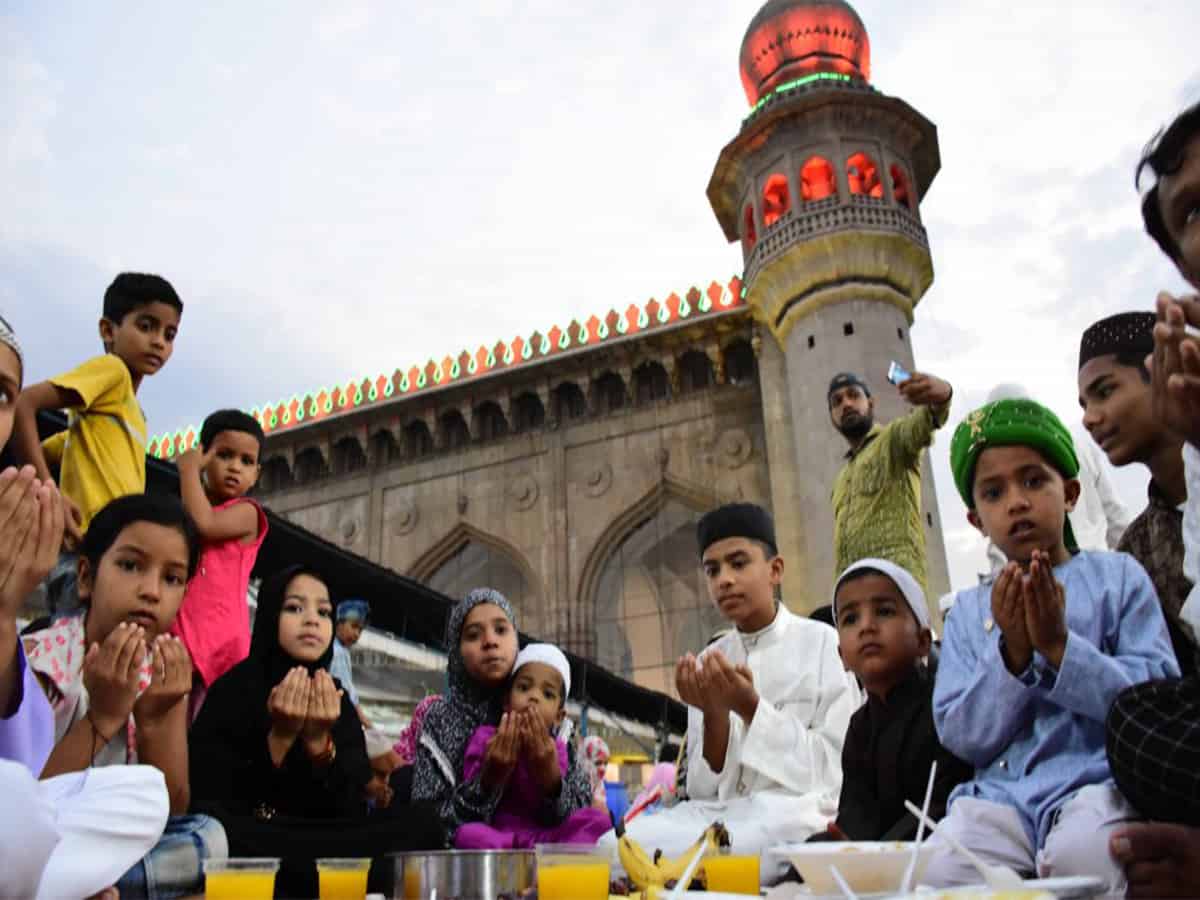 Ramadan Hyderabad Mecca Masjid: families breaking their Ramadan Roza at Mecca Masjid.