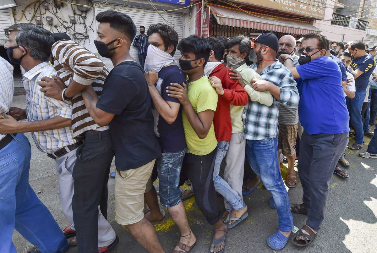 Lockdown 3.0: People make beeline for liquor, Delhi