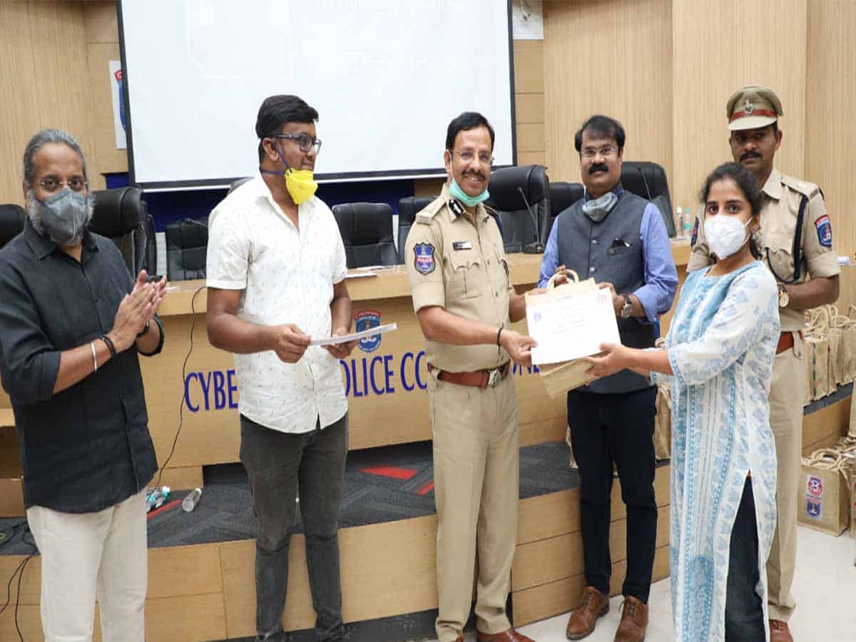 Samaritans from Youngistan foundation felicitated by VC Sajjanar