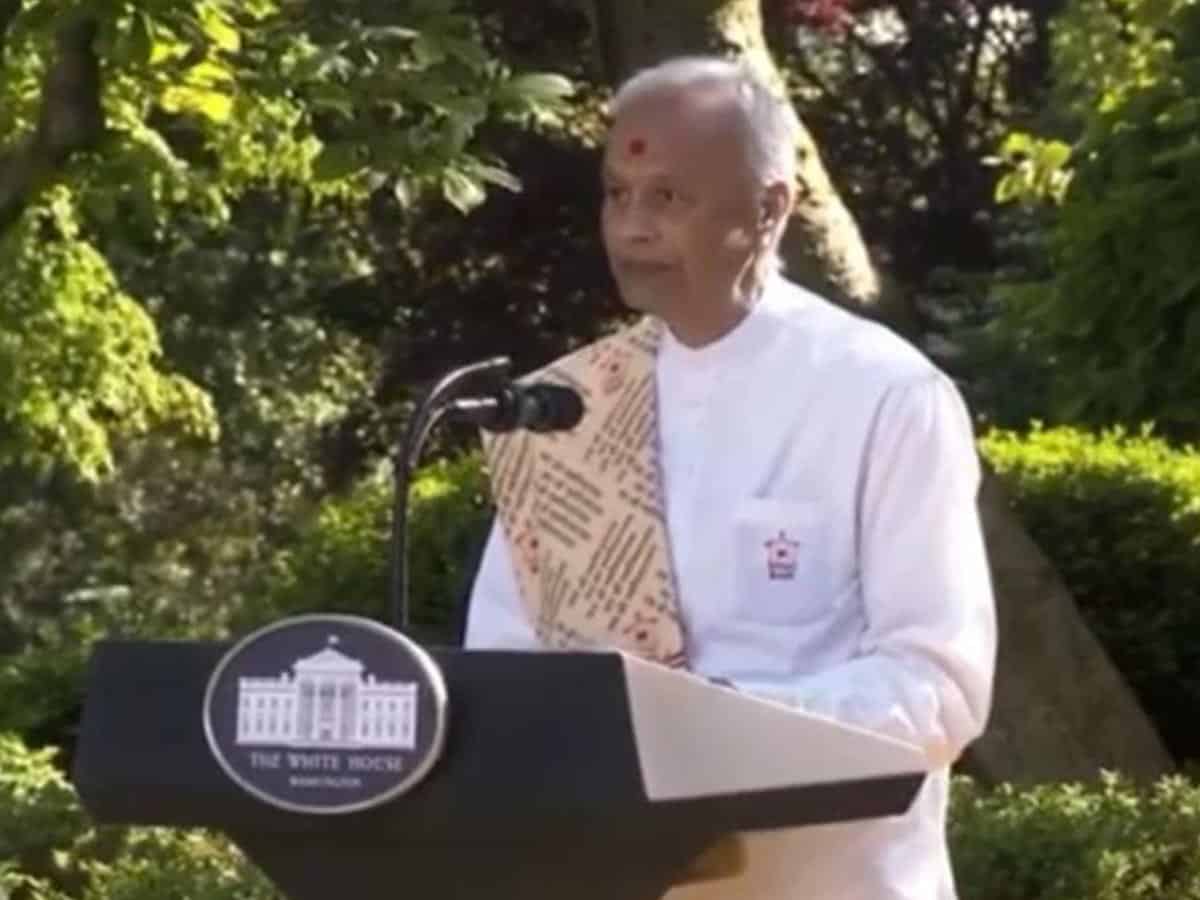Priest chant Vedic verses at White House for wellbeing of people