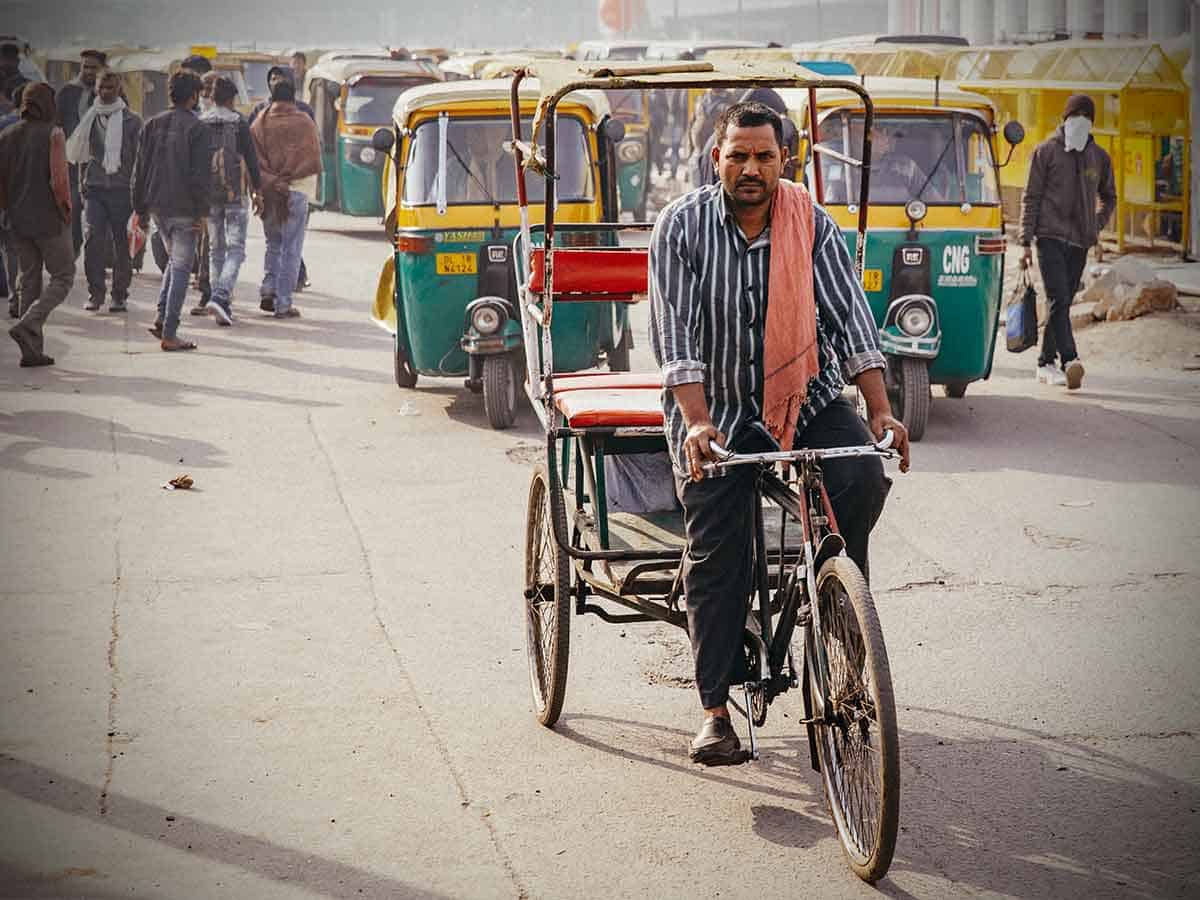 Man paddles 1,350km on rickshaw to reach home