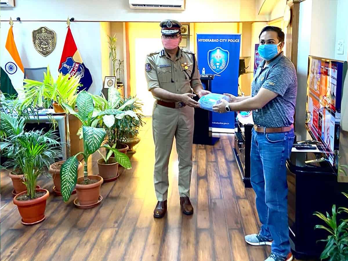 Synchrony’s donates 15k face masks to Telangana State Police