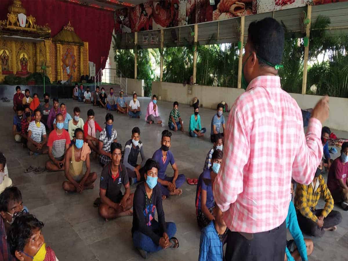 To spread awareness among migrants, police gives counseling