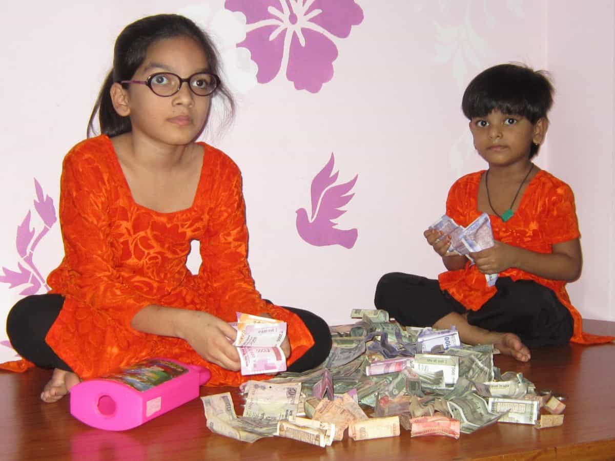 Hyderabadi sisters break piggy bank to feed poor amid lockdown