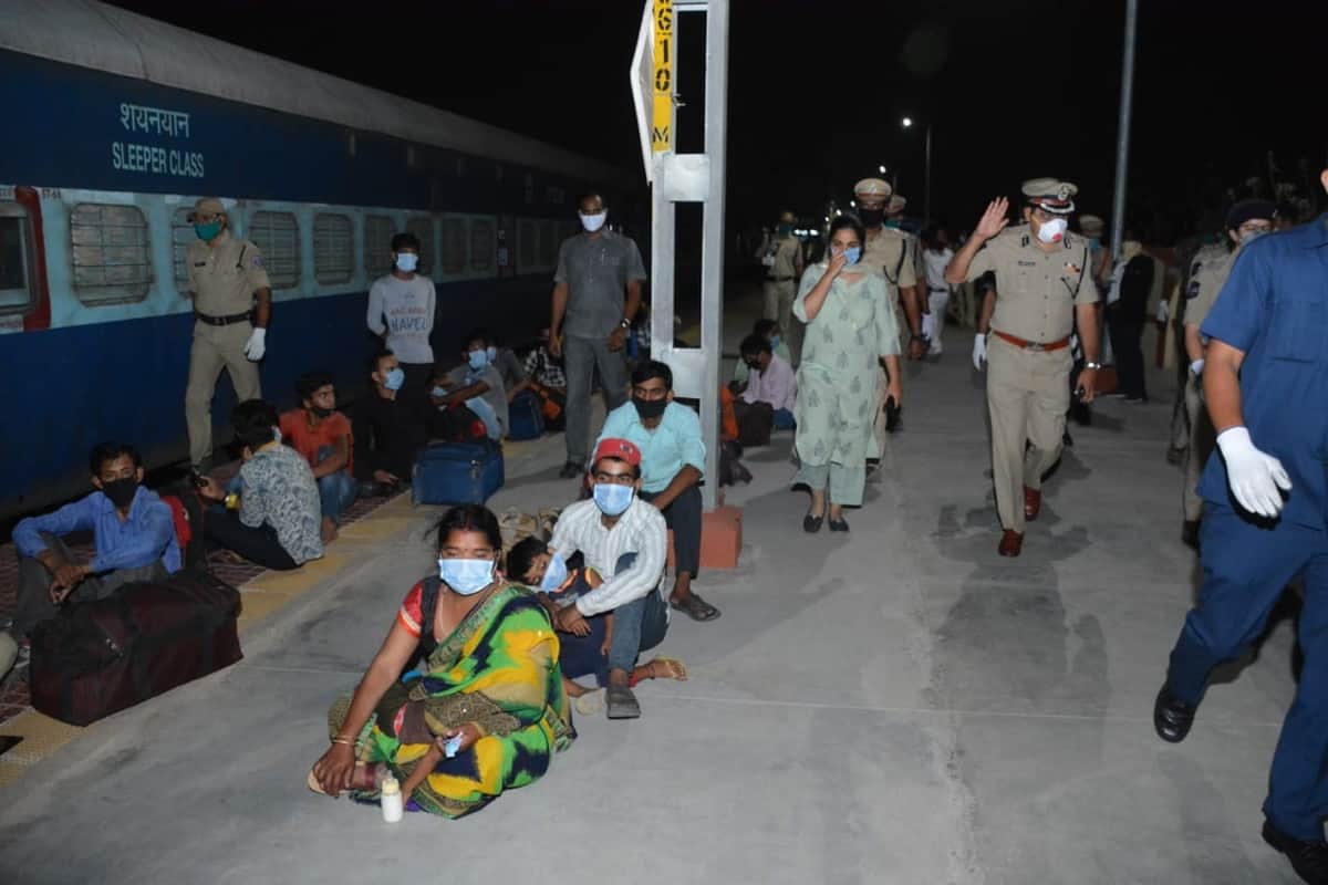 6 special trains leaves Hyderabad with workers to various states