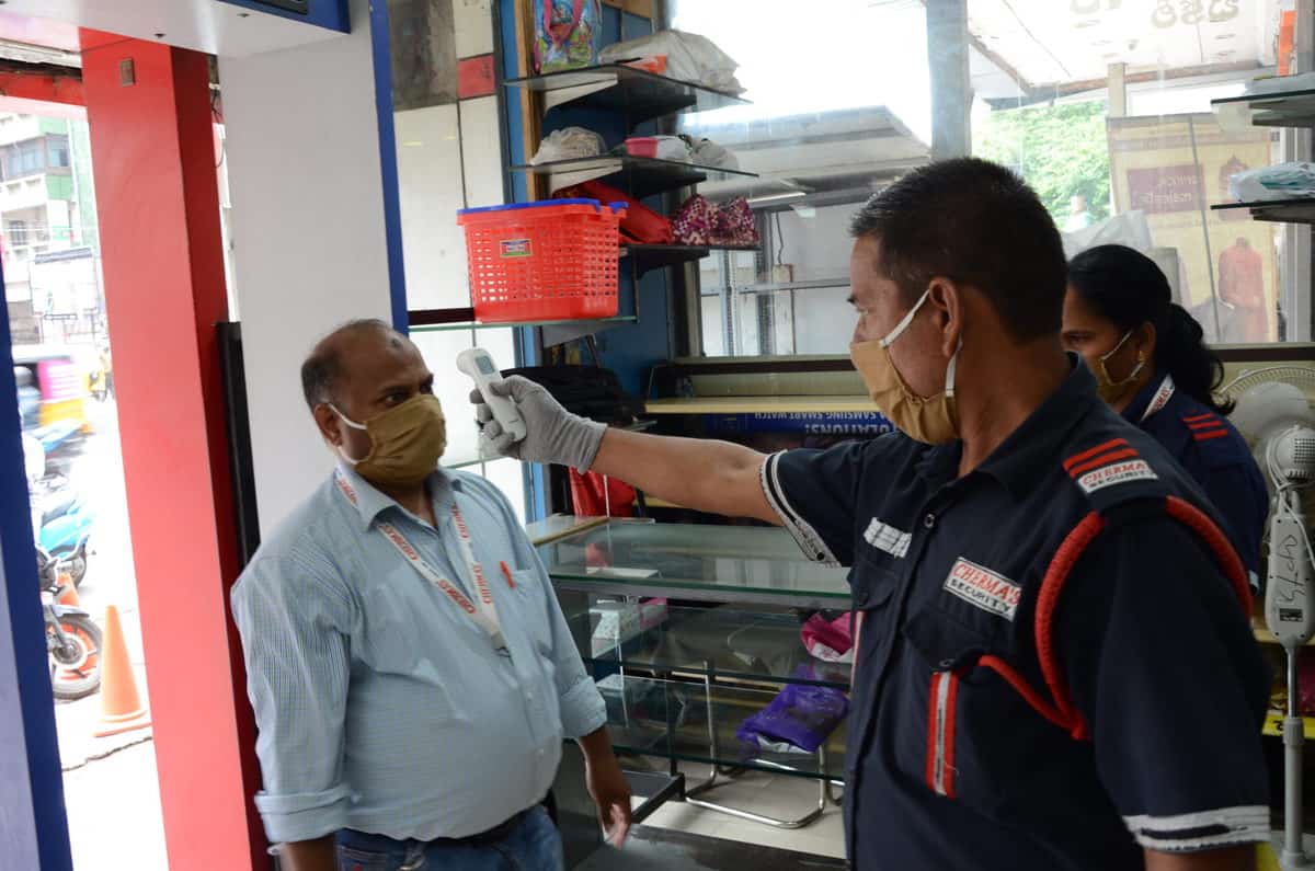 Thermal screening at shopping malls made mandatory in Hyderabad. Photo: Mohammed Hussain