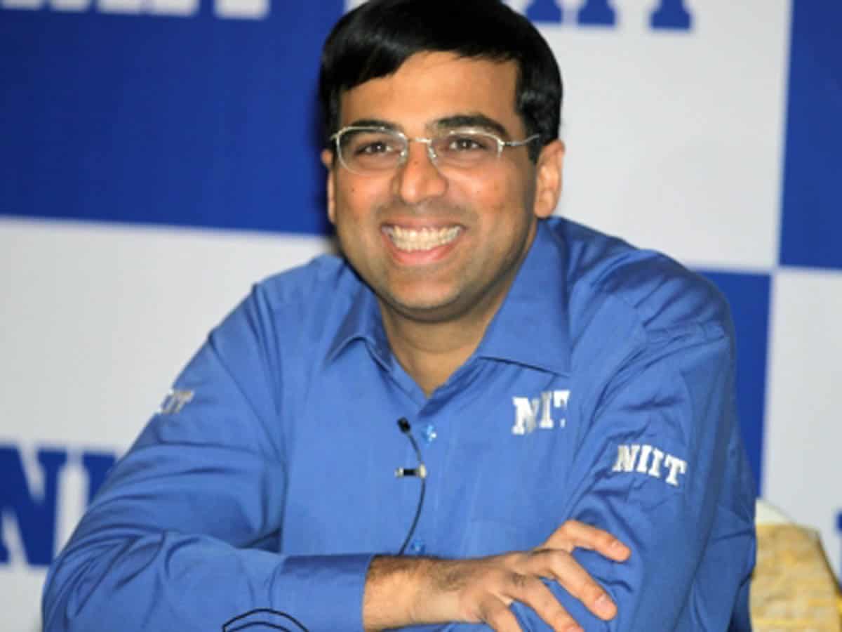 Anand registers first win at Legends of Chess tournament