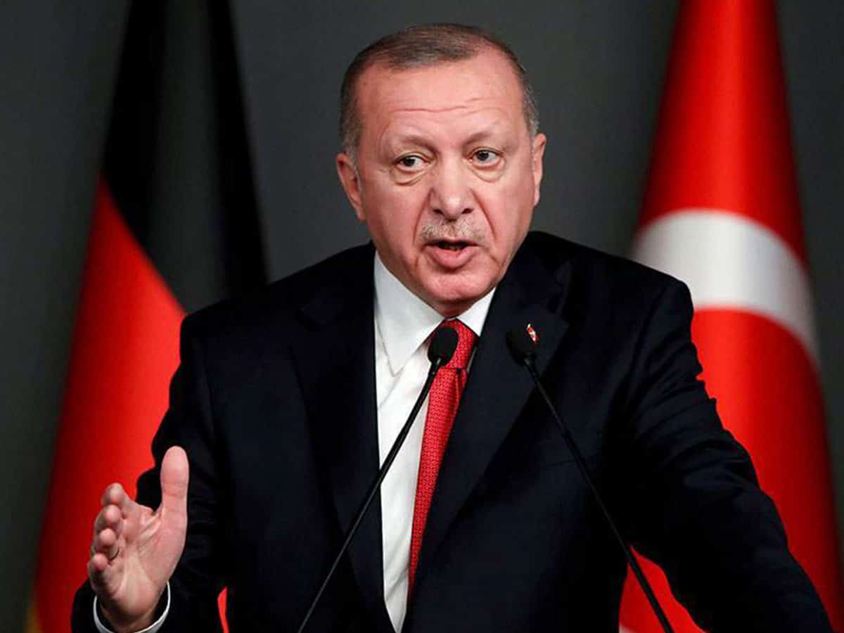 Erdogan announces 25% raise for civil servants, pensioners