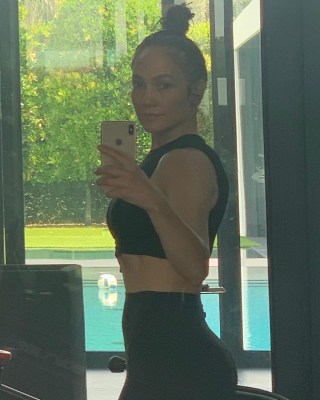 Jennifer Lopez shows off her fit figure in birthday selfie