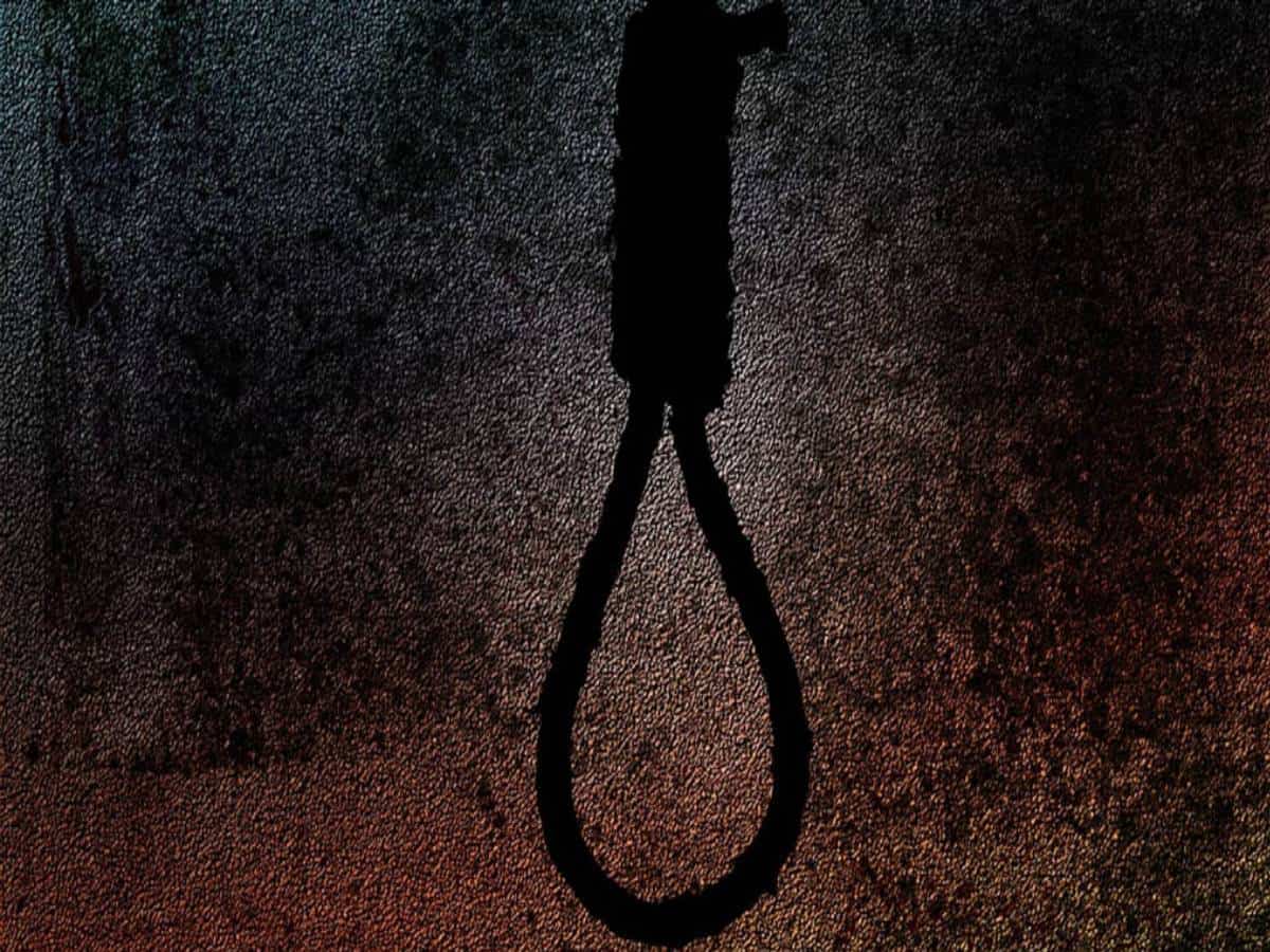 Telangana official hangs self over fear of contracting corona