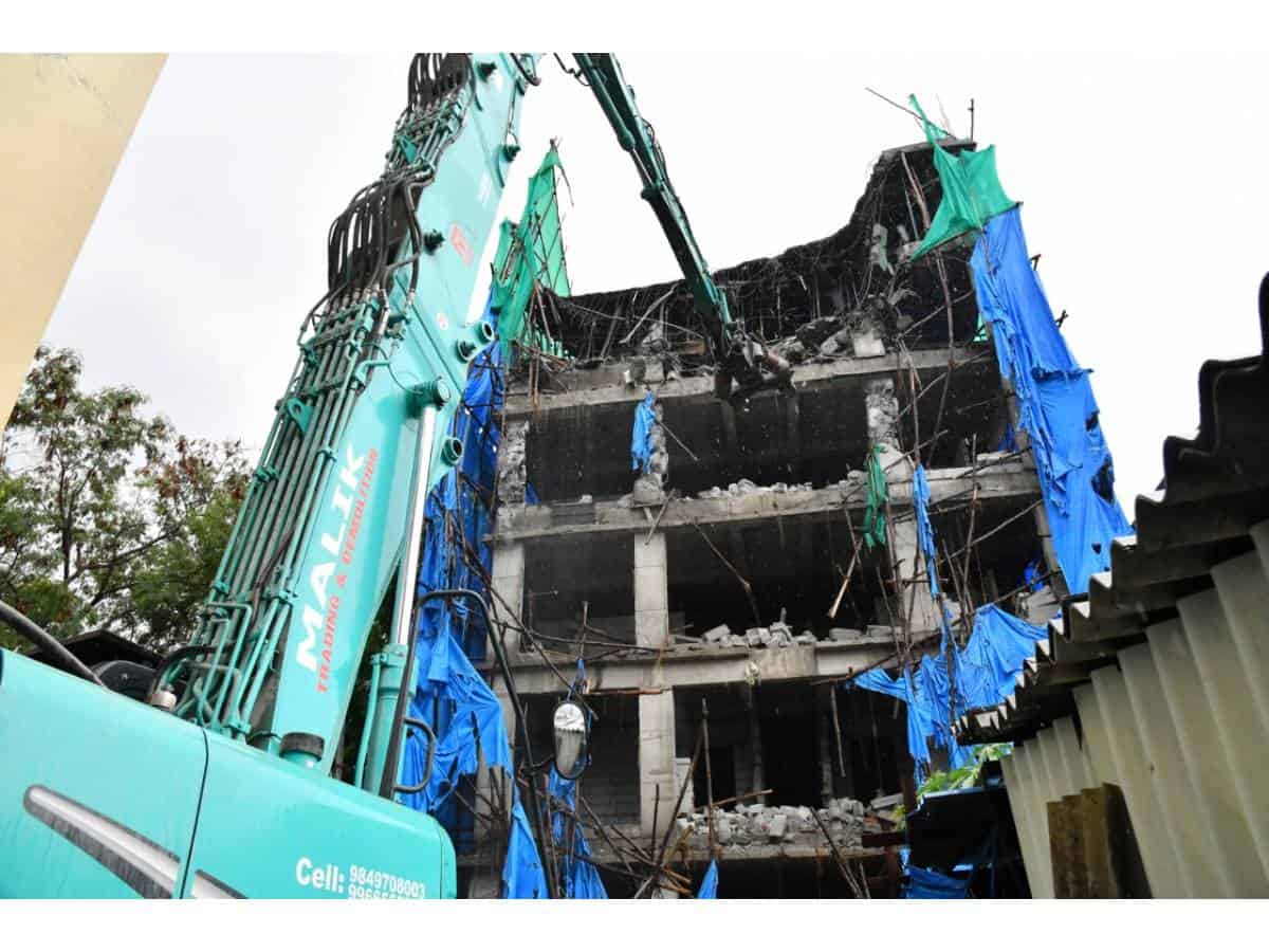 GHMC uses 22 long boom excavator for demolitions