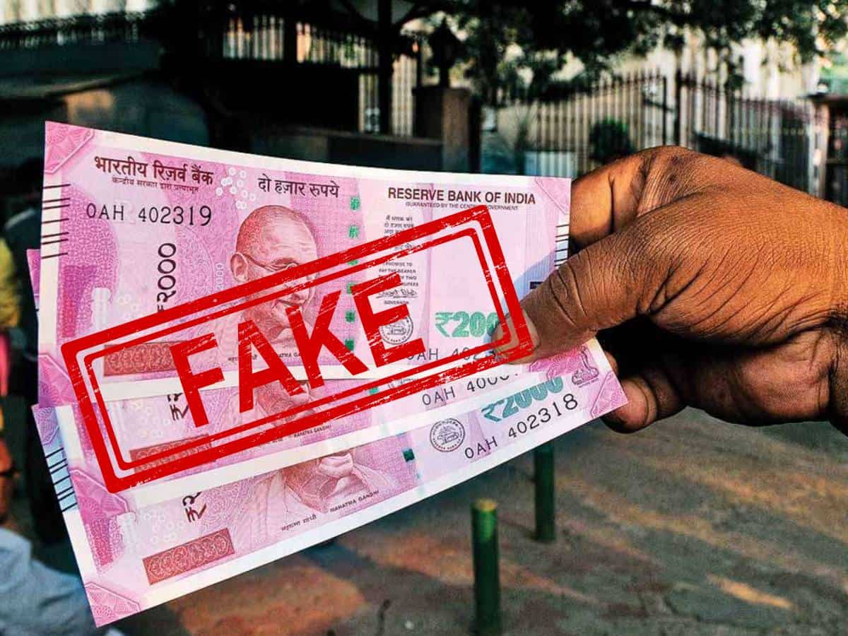 Guj: Scrapped notes of Rs 4.76 crore face value seized, 2 held