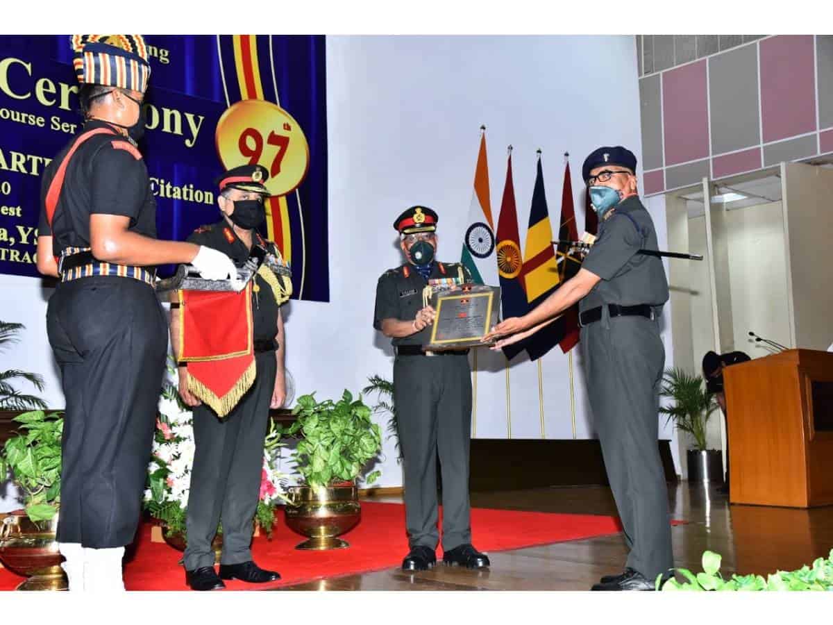 GOC-IN-C, ARTRAC award degrees to army officers at MEME
