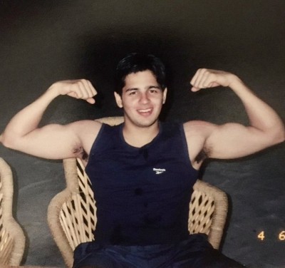 Sidharth Malhotra shares a glimpse of his 'good old college days'