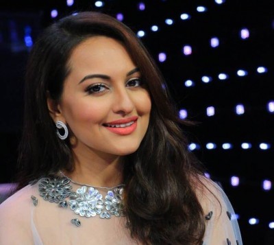 Sonakshi joins top cop, cyber experts to fight cyber bullying