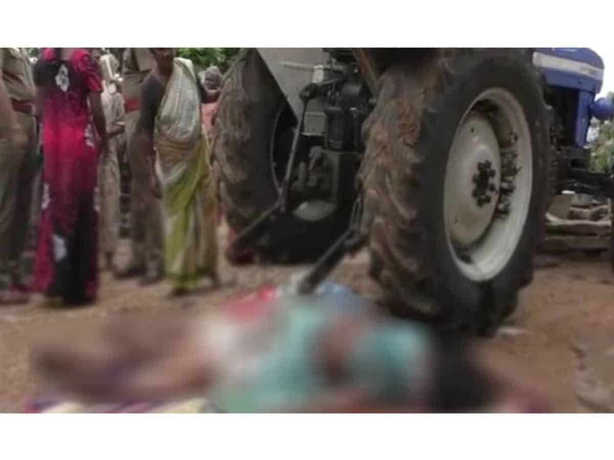 Woman, daughter die after being hit by tractor in UP's Kasganj